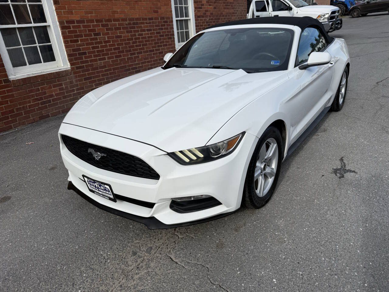 Used 2016 Ford Mustang Convertible RWD image 2