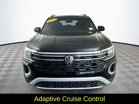Used 2025 Volkswagen Atlas Peak Edition SE AWD/4WD image 4