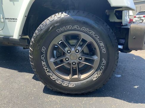Used 2017 Jeep Wrangler Unlimited Sahara AWD/4WD image 25