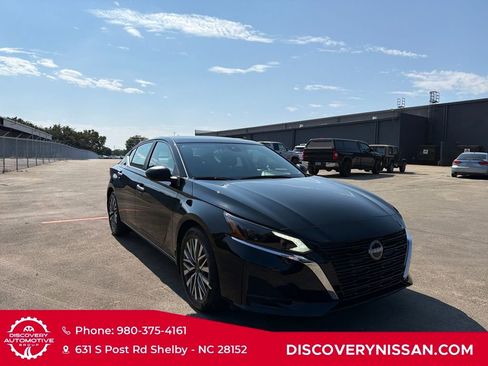 New 2025 Nissan Altima 2.5 SV image 9