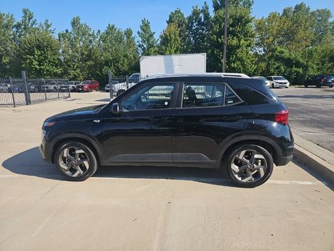 Used 2025 Hyundai Venue SEL FWD image 8