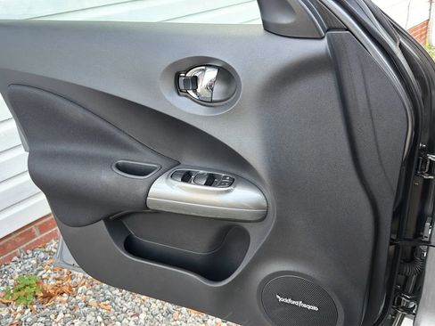 Used 2015 Nissan Juke SL image 25