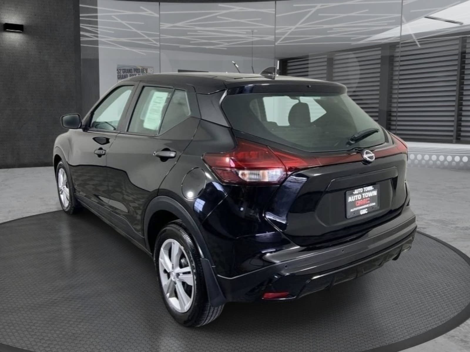 Used 2025 Nissan Kicks Play S FWD image 7
