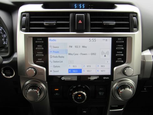 Used 2022 Toyota 4Runner SR5 Premium w/ Moonroof Package AWD/4WD image 23