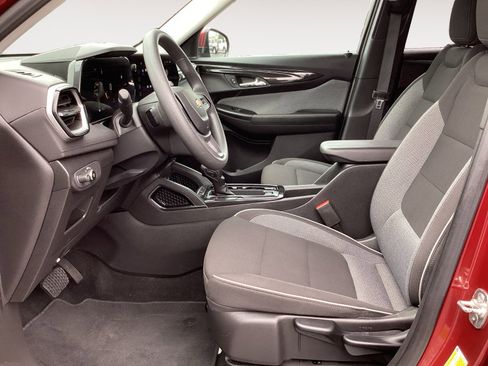 Used 2025 Chevrolet TrailBlazer LT FWD image 25