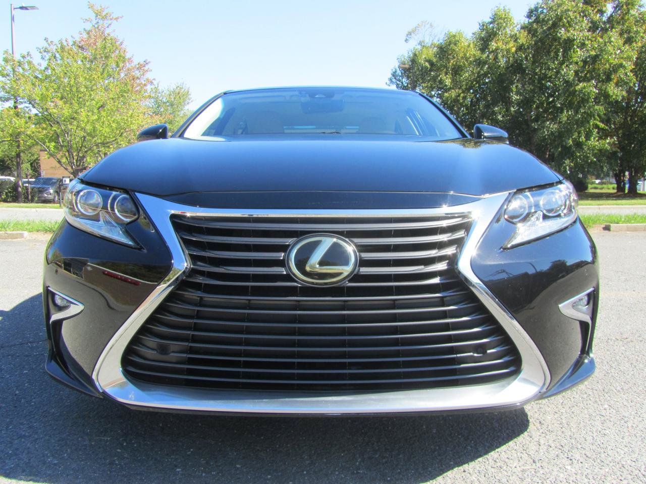 Used 2016 Lexus ES 350 w/ Luxury Package w/Wood Trim FWD image 4