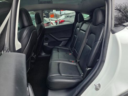 Used 2020 Tesla Model Y Long Range image 11