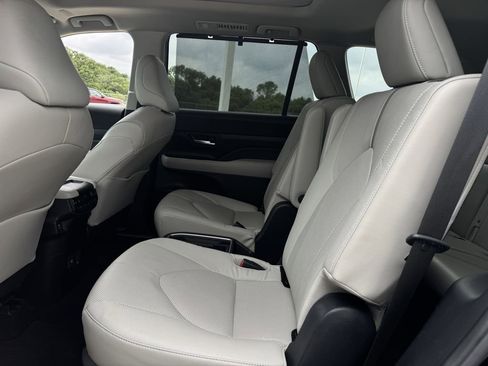 Used 2024 Toyota Grand Highlander AWD image 28
