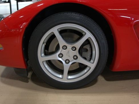 Used 2000 Chevrolet Corvette Coupe w/ Roof Pkg image 25