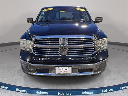 Used 2017 RAM 1500 Classic SLT image 3