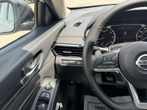 Used 2022 Nissan Altima 2.5 SR FWD image 12