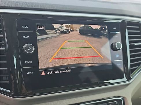 Used 2023 Volkswagen Atlas SE w/ Panoramic Sunroof Package FWD image 23