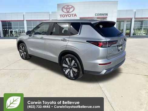 Used 2025 Mitsubishi Outlander SE image 3