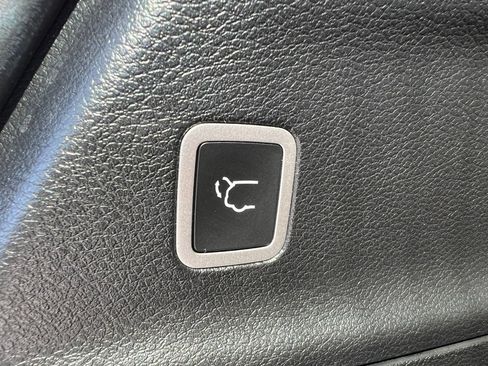 Used 2023 Chrysler Pacifica Pinnacle FWD image 25