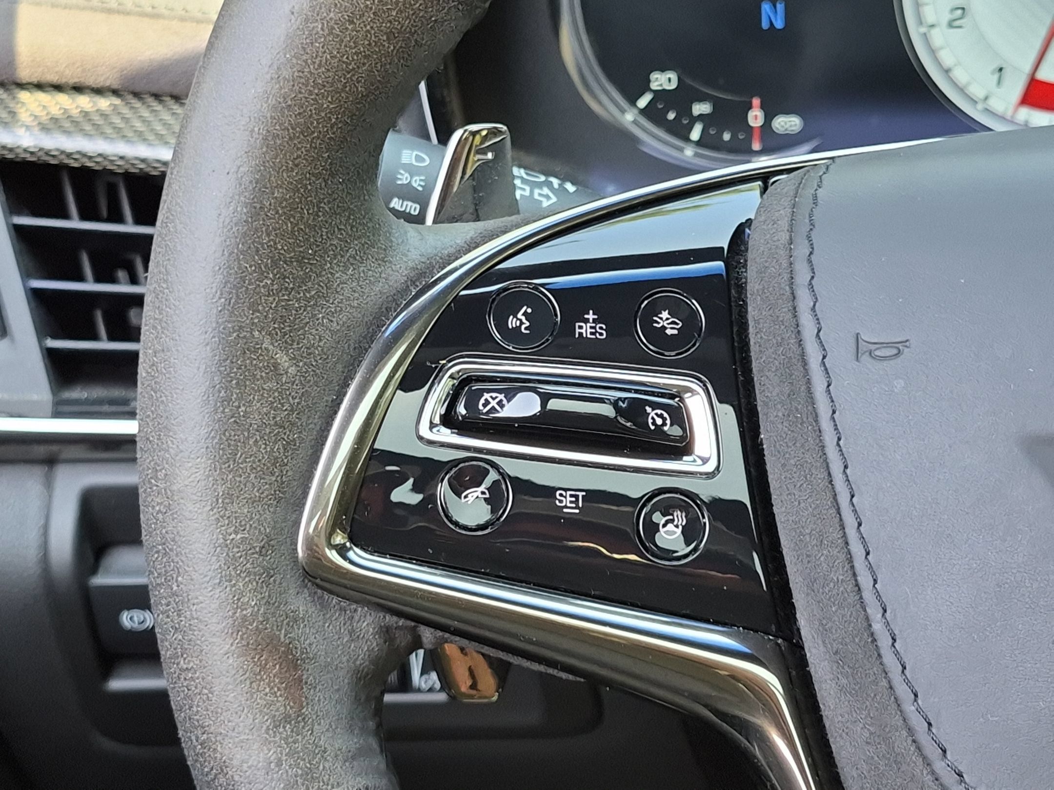 Used 2016 Cadillac CTS V w/ Luxury Package RWD image 8