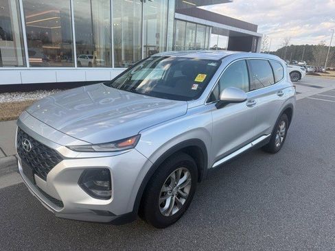 Used 2019 Hyundai Santa Fe SEL image 2