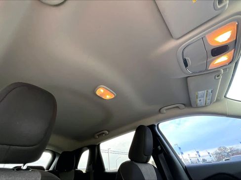 Used 2016 Jeep Cherokee Sport image 13