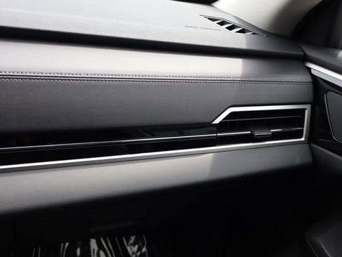 Used 2024 Mitsubishi Outlander SE image 32