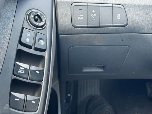 Used 2015 Hyundai Elantra SE FWD image 22