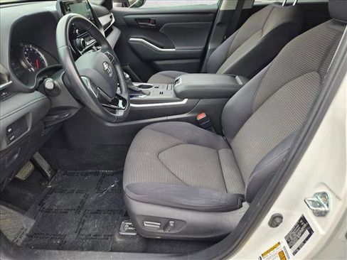 Used 2020 Toyota Highlander LE image 14