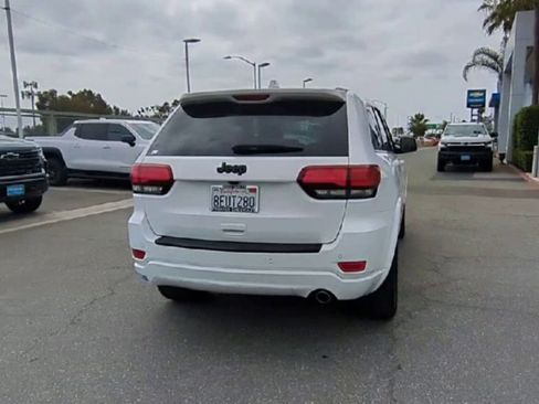 Used 2018 Jeep Grand Cherokee Altitude RWD image 7