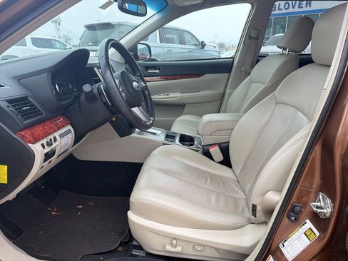 Used 2011 Subaru Outback 2.5i Limited image 12