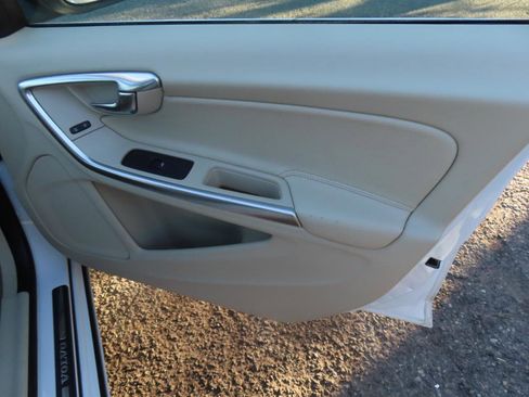 Used 2014 Volvo S60 T5 image 17