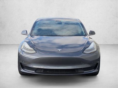 Used 2020 Tesla Model 3 Standard Range image 2