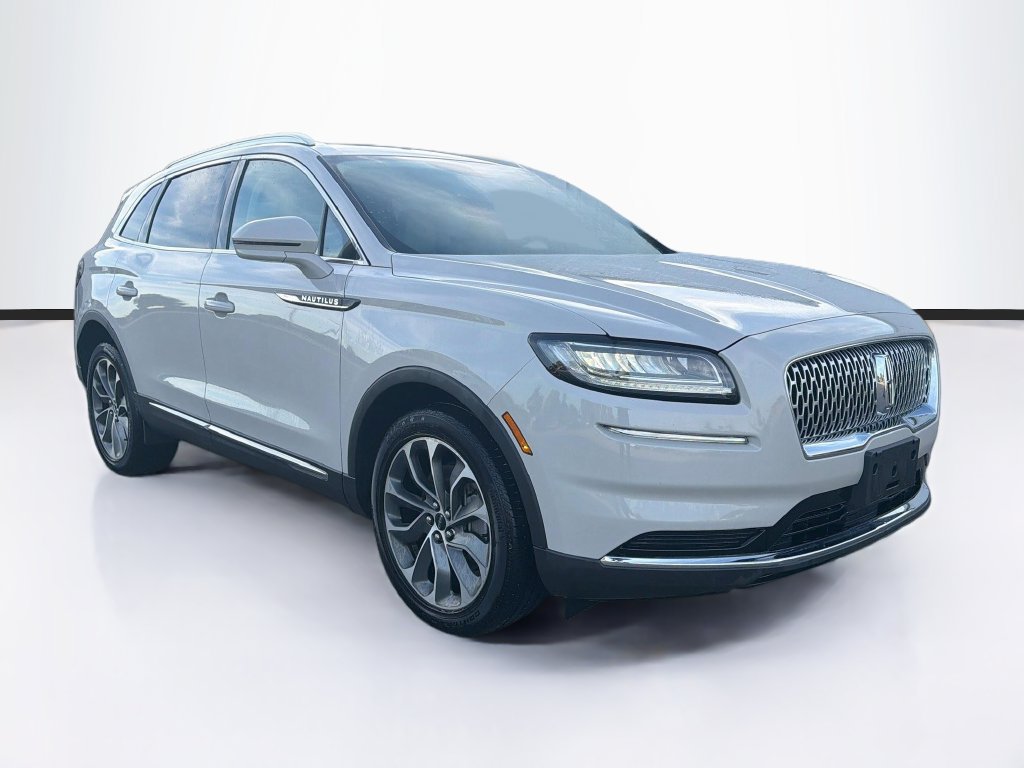 Used 2023 Lincoln Nautilus Reserve AWD/4WD image 3