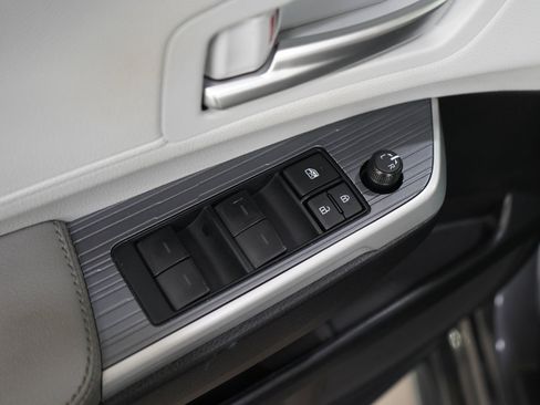 Used 2025 Toyota Sienna XLE AWD/4WD image 22