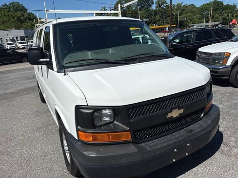 Used 2017 Chevrolet Express 2500 RWD image 3