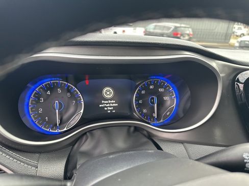 New 2026 Chrysler Pacifica Select image 11