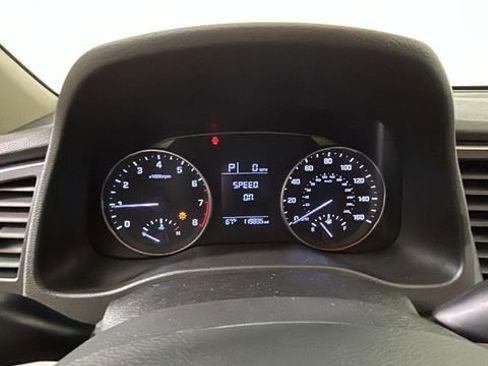 Used 2017 Hyundai Elantra SE FWD image 18