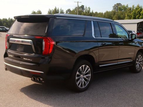 Used 2021 GMC Yukon XL Denali w/ Denali Premium Package AWD/4WD image 7