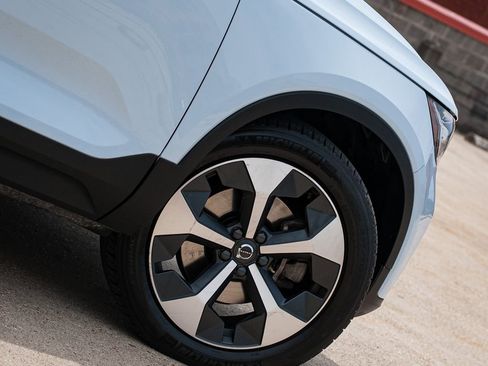 Certified 2024 Volvo XC40 B5 Core AWD/4WD image 7