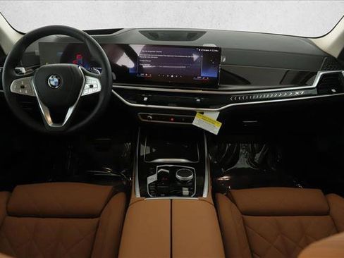 Used 2025 BMW X7 xDrive40i image 16