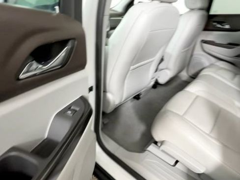 Used 2018 GMC Acadia SLT AWD/4WD image 17