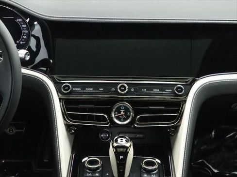 Used 2025 Bentley Flying Spur Plug-In Hybrid image 14