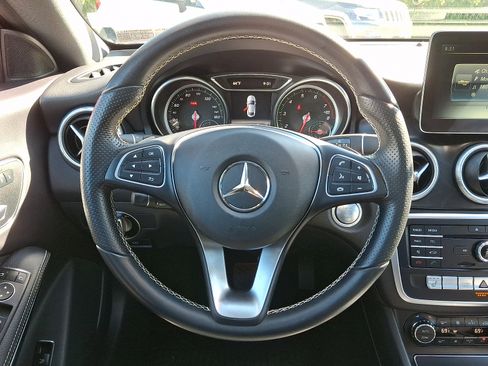 Used 2018 Mercedes-Benz CLA 250 4MATIC image 19
