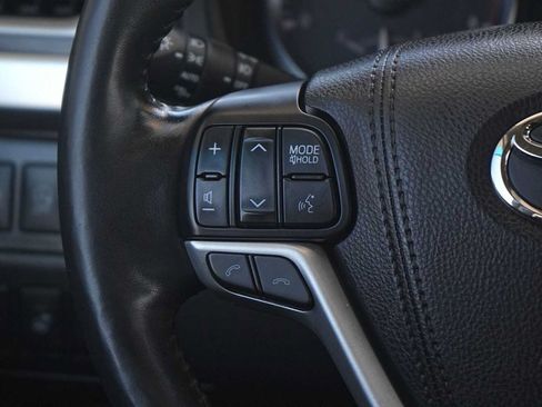 Used 2017 Toyota Highlander Limited Platinum FWD image 17