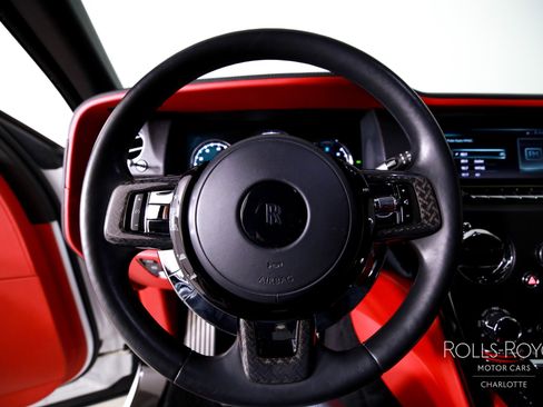 Used 2021 Rolls-Royce Cullinan Black Badge image 15