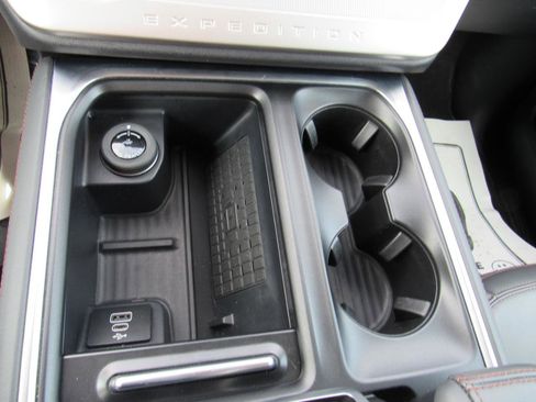 Used 2025 Ford Expedition Active image 59