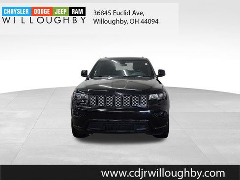 Used 2021 Jeep Grand Cherokee Laredo X AWD/4WD image 2