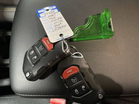 Used 2025 Jeep Gladiator Sport image 26