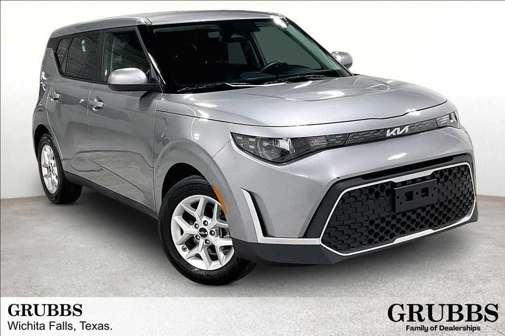 Used 2025 Kia Soul LX w/ LX Technology Package FWD image 1