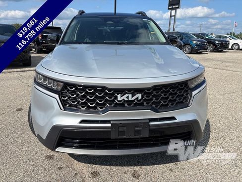 Used 2022 Kia Sorento S w/ Panoramic Sunroof Package AWD/4WD image 9