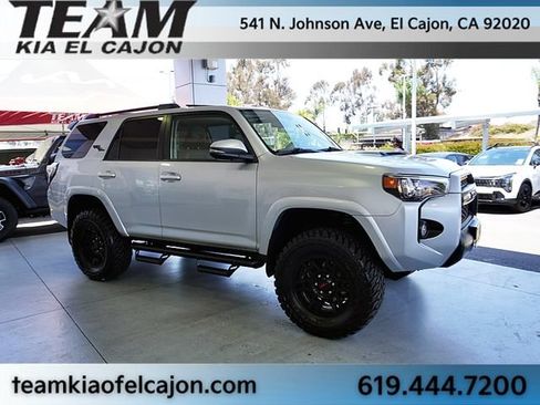 Used 2018 Toyota 4Runner TRD Off-Road Premium AWD/4WD image 11