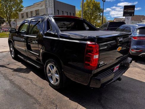 Used 2013 Chevrolet Avalanche LTZ AWD/4WD image 4
