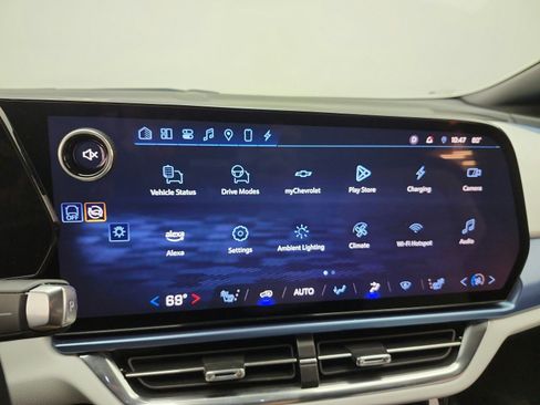 Used 2025 Chevrolet Equinox EV LT FWD image 9