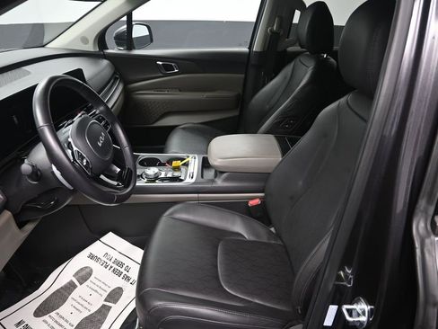 Certified 2025 Kia Carnival SX image 14